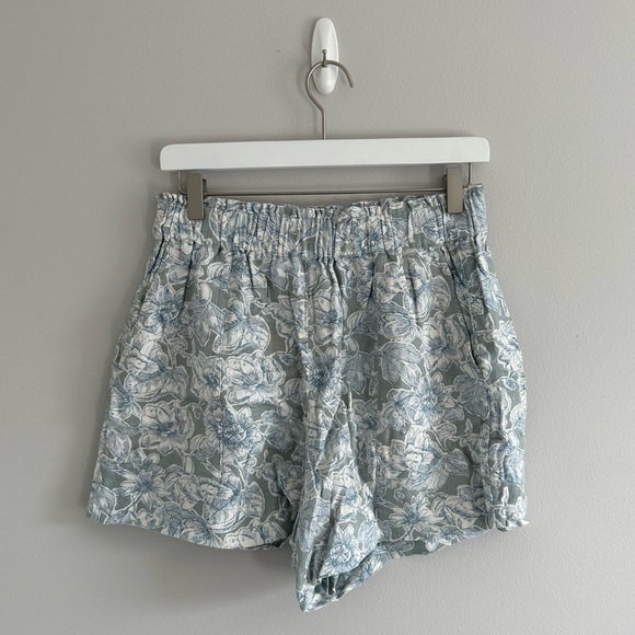 Abercrombie & Fitch Pants - Abercrombie & Fitch Blue Floral Paper Bag High Waisted Shorts Size M